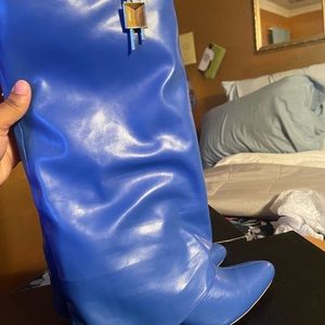 Wedge fold over boots worn once.. Cute